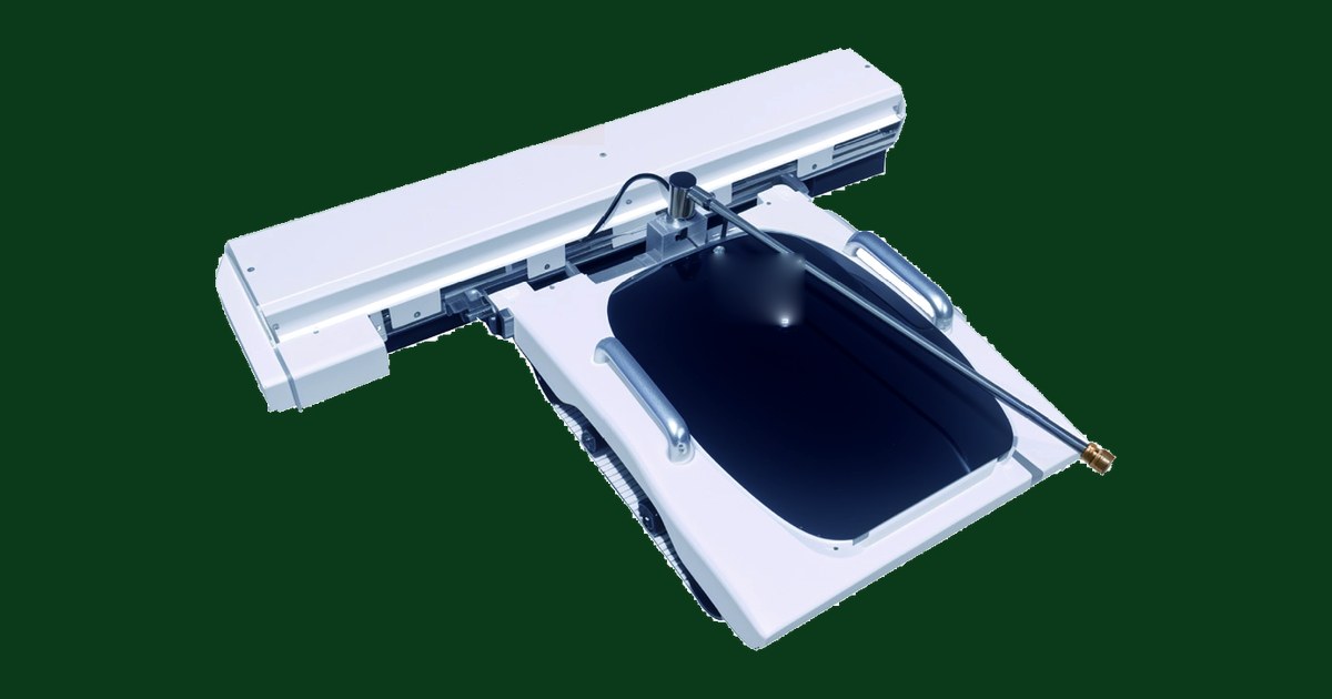 SiRay SR103 photovoltaic cleaning robot, rated for arrays up to 20 degrees